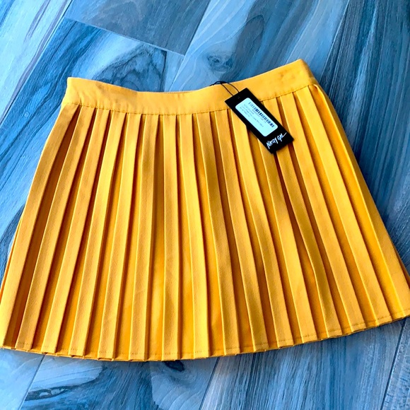 Nasty Gal Dresses & Skirts - Pleated mini skort